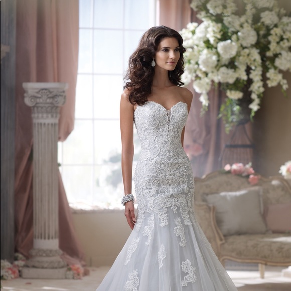 Stunning Wedding Dress - Fits like a true size 4. - Picture 6 of 9